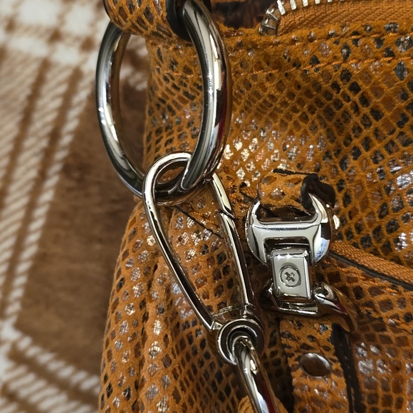 B. Makowsky Rose Gold Python Yvette East/West Leather Crossbody Bag (Rare) - Picture 8 of 8